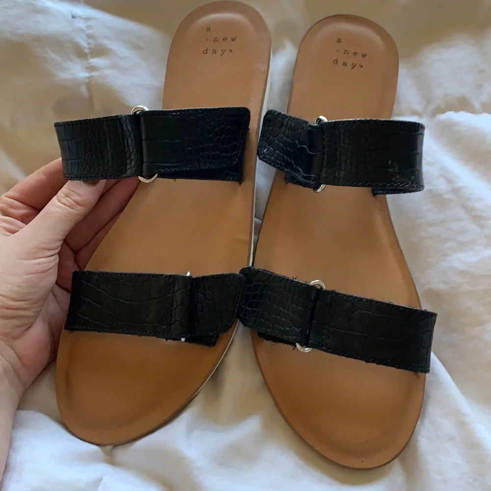 Sandals - Picture 1 of 4